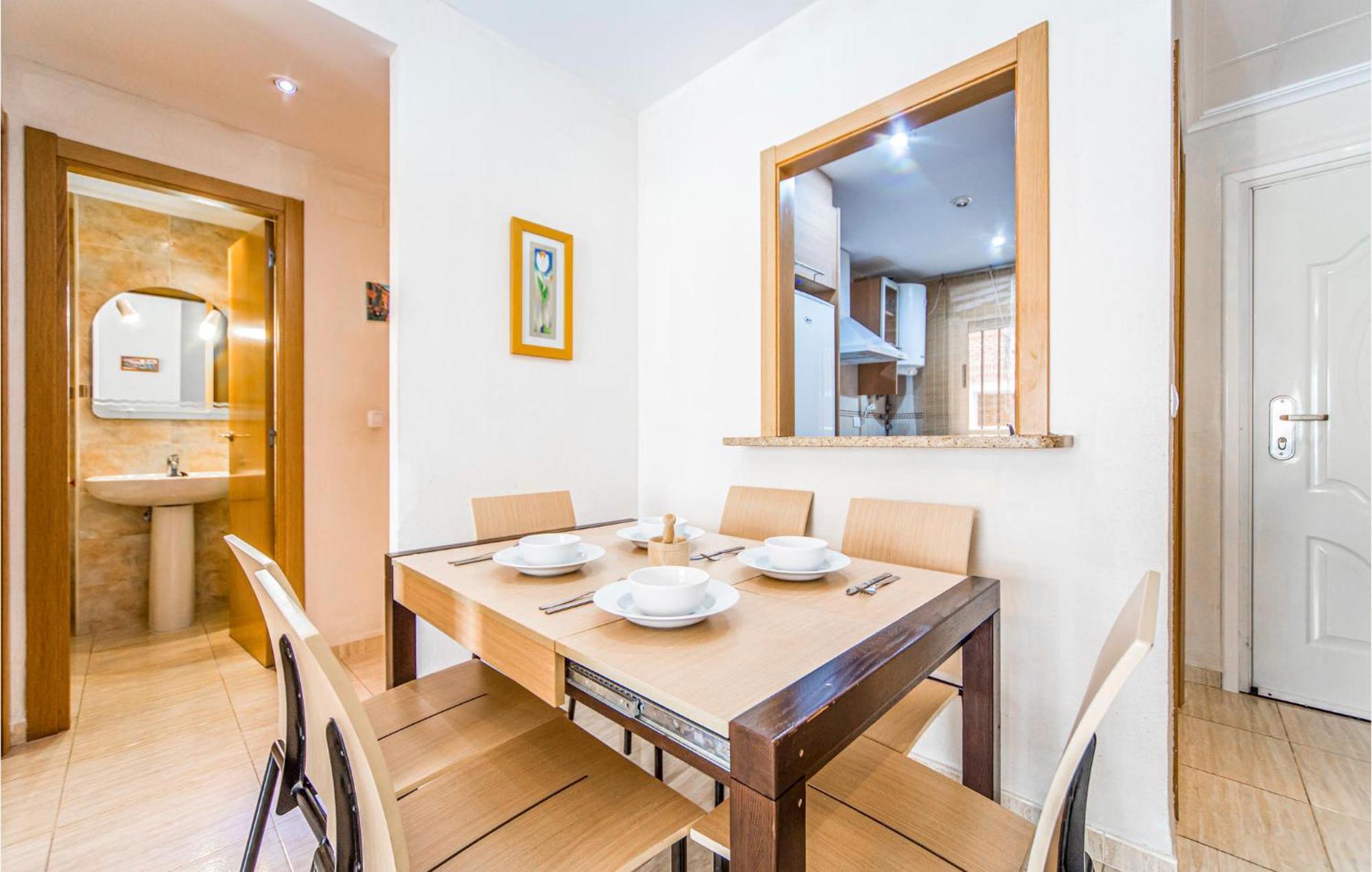 2 Bedroom Lovely Apartment In โอโรเปซาเดลมาร์ ภายนอก รูปภาพ